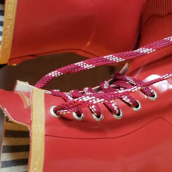 Wind River rubber boots. Size 7.  Little heel. Practically brand new.  Fun, cute - Picture 5 of 7